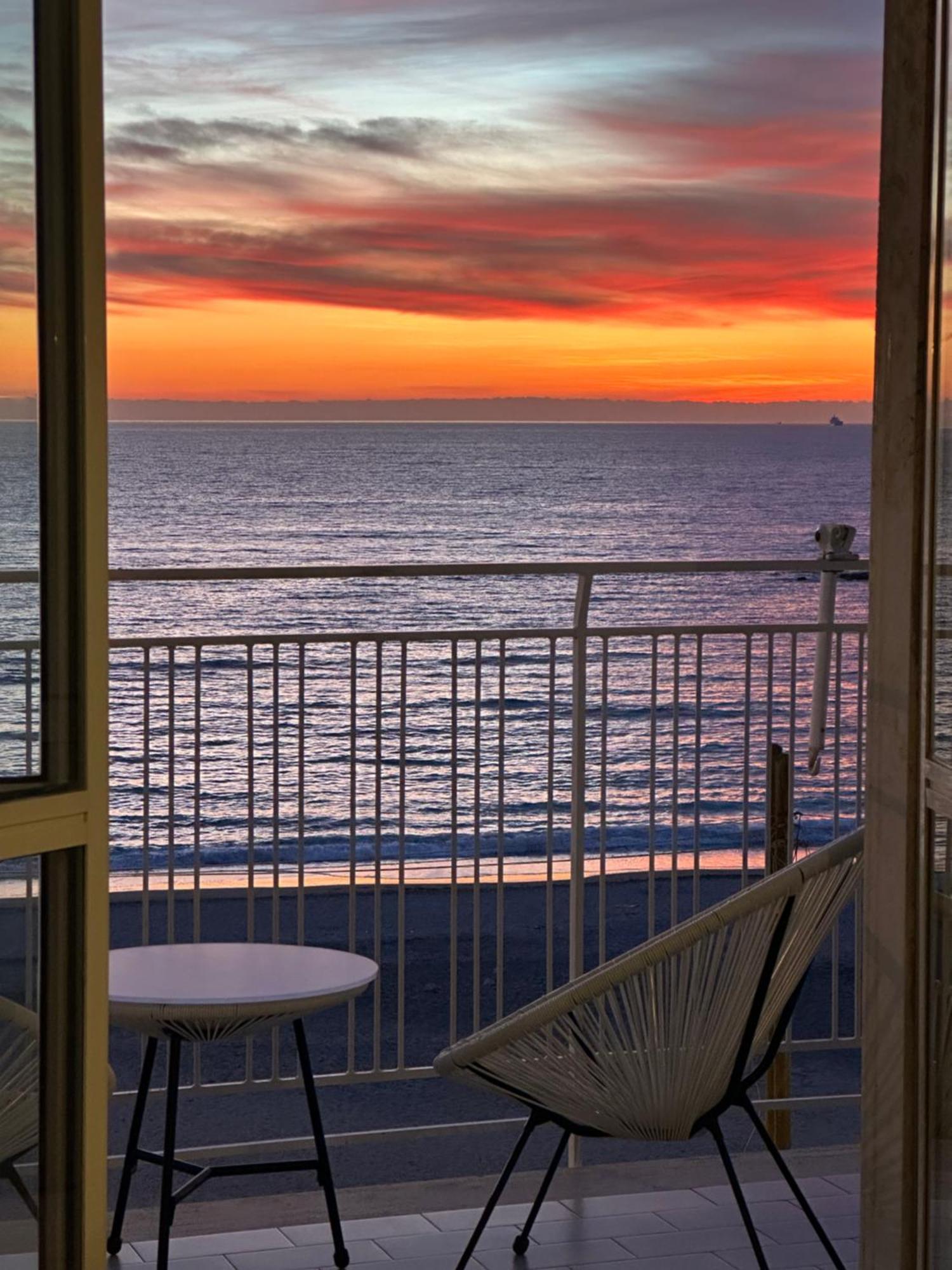 Cas' A Mare - Beachfront Luxury Suites Salerno Exterior photo