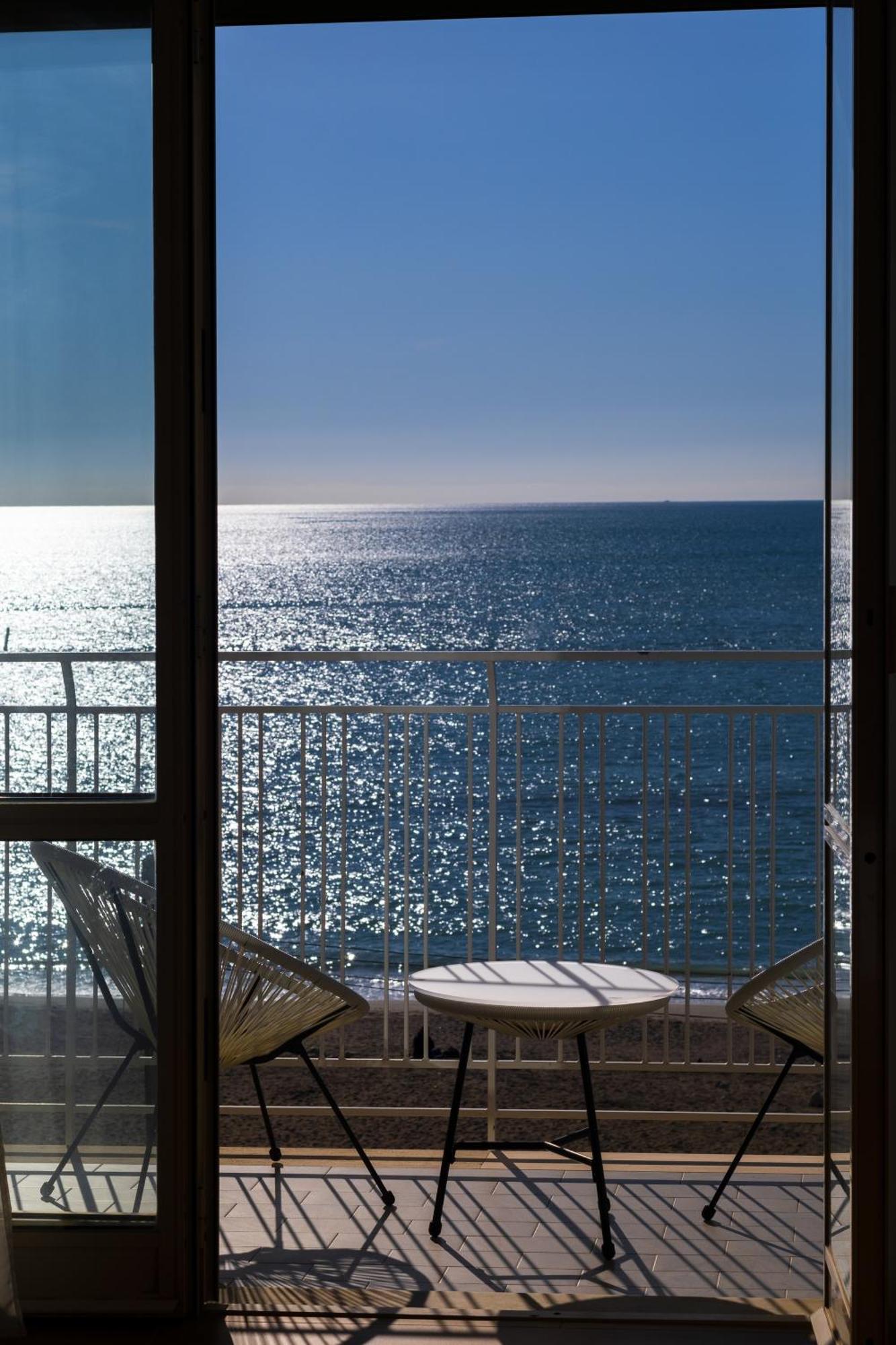 Cas' A Mare - Beachfront Luxury Suites Salerno Exterior photo